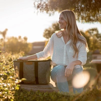 CleverMade SnapBasket LUXE Insulated Collapsible Grocery 32qt Cooler Tote Bag with Zippered Lid and Shoulder Strap Heather Gray/black 4 CleverMade SnapBasket LUXE Insulated Collapsible Grocery 32qt Cooler Tote Bag with Zippered Lid and Shoulder Strap Heather Gray/black - Image 4